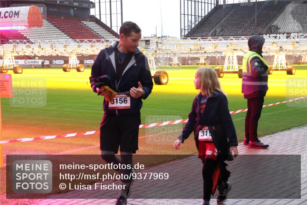 07.12.2025 - St. Pauli X-Mass-Run No. 15 Luisa Fischer http://msf.ph/oto/9377969 07.12.2025 10:28:36 Ziel 3156, 31, 412, 1507, 1717, 1742, 1745, 2101, 2188, 2526, 2723, 3395, 3412, 3413, 3454, 3458, 3472, 3713, 3727, 3729, 3730, 3879, 3881, 3883, 4037, 4064, 4065, 4132, 4133, 4159, 4160, 4189, 4245, 4250, 4344, 4350, 4355, 4376, 4380, 4383, 4388, 4453, 4454, 4462, 4463, 4527, 4538, 4697, 4698, 4700, 4701, 4702, 4704, 4706, 4707, 4708, 4710, 4875 meine-sportfotos.de