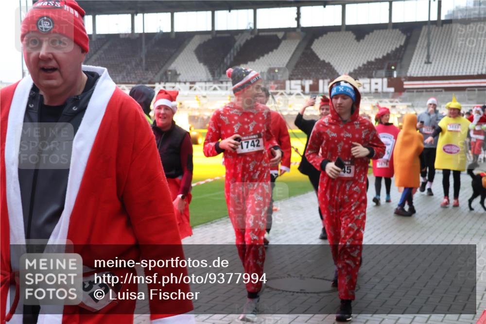 07.12.2025 - St. Pauli X-Mass-Run No. 15 Luisa Fischer http://msf.ph/oto/9377994 07.12.2025 10:28:39 Ziel 15, 32, 1742, 45, 1676, 412, 1507, 1717, 1742, 1745, 2101, 2188, 2526, 2723, 2912, 3218, 3377, 3395, 3412, 3413, 3454, 3472, 3713, 3727, 3729, 3730, 3879, 3881, 3883, 4037, 4064, 4065, 4132, 4133, 4159, 4160, 4189, 4245, 4250, 4344, 4350, 4355, 4376, 4380, 4388, 4453, 4454, 4527, 4538, 4697, 4698, 4700, 4701, 4702, 4704, 4706, 4707, 4708, 4710, 4875 meine-sportfotos.de