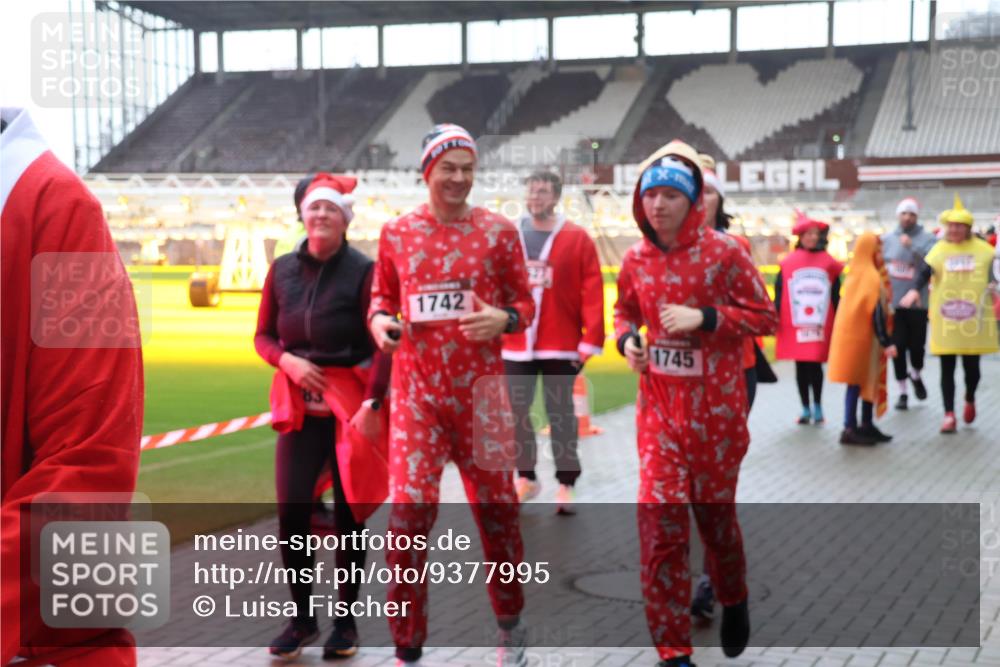 07.12.2025 - St. Pauli X-Mass-Run No. 15 Luisa Fischer http://msf.ph/oto/9377995 07.12.2025 10:28:39 Ziel 1742, 1745, 412, 1507, 1717, 1742, 1745, 2101, 2188, 2526, 2723, 2912, 3218, 3377, 3395, 3412, 3413, 3454, 3472, 3713, 3727, 3729, 3730, 3879, 3881, 3883, 4037, 4064, 4065, 4132, 4133, 4159, 4160, 4189, 4245, 4250, 4344, 4350, 4355, 4376, 4380, 4388, 4453, 4454, 4527, 4538, 4697, 4698, 4700, 4701, 4702, 4704, 4706, 4707, 4708, 4710, 4875 meine-sportfotos.de