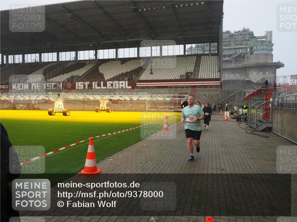 07.12.2025 - St. Pauli X-Mass-Run No. 15 Fabian Wolf http://msf.ph/oto/9378000 07.12.2025 10:06:38 Ziel 34, 150, 562, 1369, 1479, 1480, 1946, 3213, 3232, 3330, 3333, 3534, 3535, 3536, 3537, 3970, 3971, 4459 meine-sportfotos.de