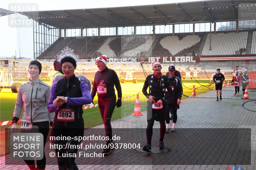 07.12.2025 - St. Pauli X-Mass-Run No. 15 Luisa Fischer http://msf.ph/oto/9378004 07.12.2025 10:03:33 Ziel 918, 15, 3892, 936, 956, 177, 442, 443, 460, 885, 918, 936, 943, 956, 963, 965, 1118, 1314, 1484, 1486, 1594, 2505, 2682, 2780, 2781, 2973, 2975, 3284, 3417, 3518, 3892, 4193, 4239 meine-sportfotos.de