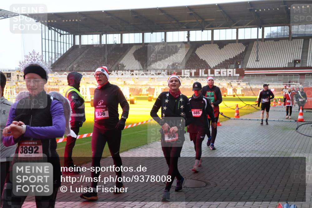 07.12.2025 - St. Pauli X-Mass-Run No. 15 Luisa Fischer http://msf.ph/oto/9378008 07.12.2025 10:03:34 Ziel 15, 3892, 936, 956, 885, 177, 442, 443, 460, 885, 918, 936, 943, 956, 963, 965, 1118, 1314, 1484, 1486, 1594, 2505, 2682, 2780, 2781, 2973, 2975, 3284, 3417, 3518, 3892, 4193, 4239 meine-sportfotos.de