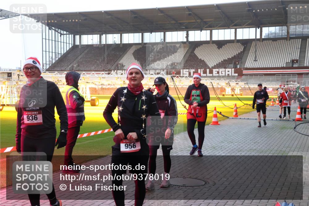 07.12.2025 - St. Pauli X-Mass-Run No. 15 Luisa Fischer http://msf.ph/oto/9378019 07.12.2025 10:03:35 Ziel 15, 936, 956, 3629, 177, 442, 443, 460, 885, 918, 936, 943, 956, 963, 965, 1118, 1314, 1484, 1486, 1594, 2505, 2682, 2780, 2781, 2973, 2975, 3284, 3417, 3518, 3892, 4193, 4239 meine-sportfotos.de