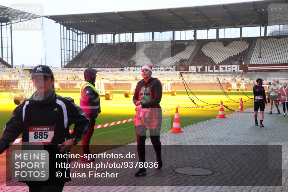 07.12.2025 - St. Pauli X-Mass-Run No. 15 Luisa Fischer http://msf.ph/oto/9378036 07.12.2025 10:03:38 Ziel 15, 885, 3580, 3629, 177, 358, 442, 443, 460, 885, 918, 936, 943, 956, 963, 965, 984, 1118, 1314, 1484, 1486, 1594, 2505, 2682, 2780, 2781, 2973, 2975, 3284, 3417, 3518, 3892, 4193, 4239 meine-sportfotos.de