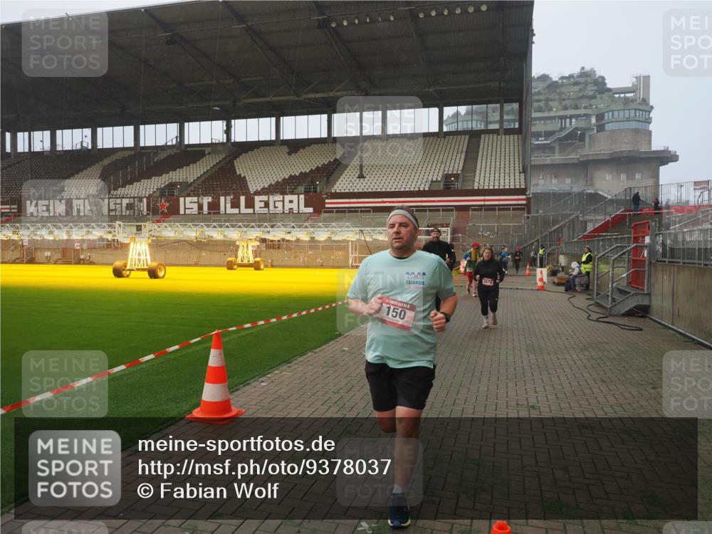 07.12.2025 - St. Pauli X-Mass-Run No. 15 Fabian Wolf http://msf.ph/oto/9378037 07.12.2025 10:06:39 Ziel 150, 562, 1369, 1479, 1480, 3213, 3232, 3330, 3333, 3534, 3535, 3536, 3537, 3970, 3971, 4459 meine-sportfotos.de