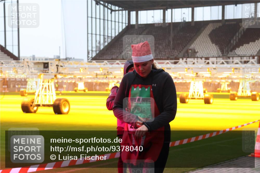 07.12.2025 - St. Pauli X-Mass-Run No. 15 Luisa Fischer http://msf.ph/oto/9378040 07.12.2025 10:03:39 Ziel 177, 358, 442, 443, 460, 885, 918, 936, 943, 956, 963, 965, 984, 1118, 1314, 1484, 1486, 1594, 1888, 2505, 2682, 2780, 2973, 2975, 3284, 3417, 3518, 3892, 4193, 4239 meine-sportfotos.de