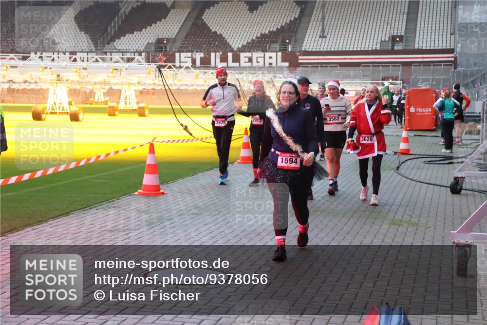 07.12.2025 - St. Pauli X-Mass-Run No. 15 Luisa Fischer http://msf.ph/oto/9378056 07.12.2025 10:03:45 Ziel 2975, 2973, 3582, 1594, 3629, 177, 214, 358, 442, 443, 460, 885, 918, 936, 940, 943, 956, 963, 965, 984, 1023, 1118, 1263, 1264, 1314, 1484, 1486, 1506, 1594, 1888, 2380, 2505, 2682, 2973, 2975, 3284, 3334, 3417, 4193, 4239, 4660, 4667, 4679, 4680 meine-sportfotos.de