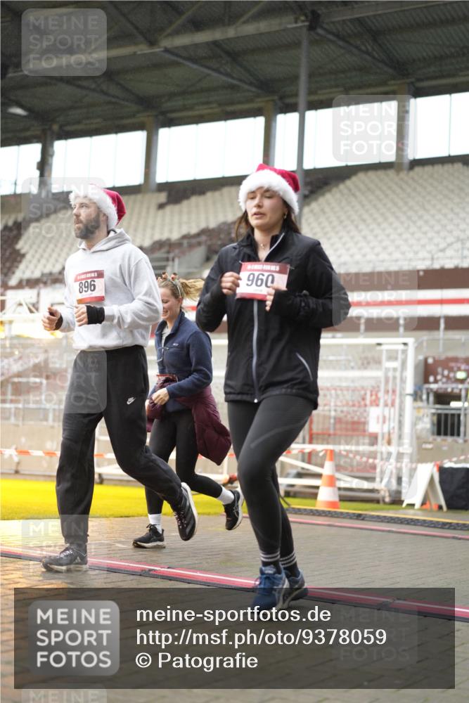 07.12.2025 - St. Pauli X-Mass-Run No. 15 Patografie http://msf.ph/oto/9378059 07.12.2025 10:09:12 Ziel 881, 896, 899, 960, 1461, 1465, 1575, 1576, 3493, 3756, 4113, 4666 meine-sportfotos.de