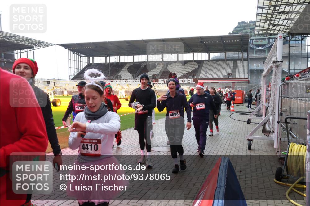 07.12.2025 - St. Pauli X-Mass-Run No. 15 Luisa Fischer http://msf.ph/oto/9378065 07.12.2025 10:28:53 Ziel 4706, 15, 4410, 4698, 4245, 412, 1507, 1742, 1745, 2526, 2723, 2912, 2913, 3209, 3218, 3377, 3395, 3412, 3413, 3454, 3472, 3727, 3729, 3730, 3879, 3881, 3883, 4037, 4064, 4065, 4159, 4160, 4189, 4245, 4250, 4344, 4355, 4376, 4380, 4388, 4449, 4450, 4453, 4454, 4697, 4698, 4700, 4701, 4702, 4704, 4706, 4707, 4708, 4710 meine-sportfotos.de