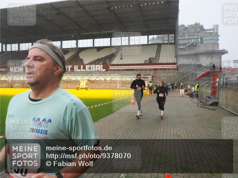 07.12.2025 - St. Pauli X-Mass-Run No. 15 Fabian Wolf http://msf.ph/oto/9378070 07.12.2025 10:06:39 Ziel 150, 562, 1369, 1479, 1480, 3213, 3232, 3330, 3333, 3534, 3535, 3536, 3537, 3970, 3971, 4459 meine-sportfotos.de