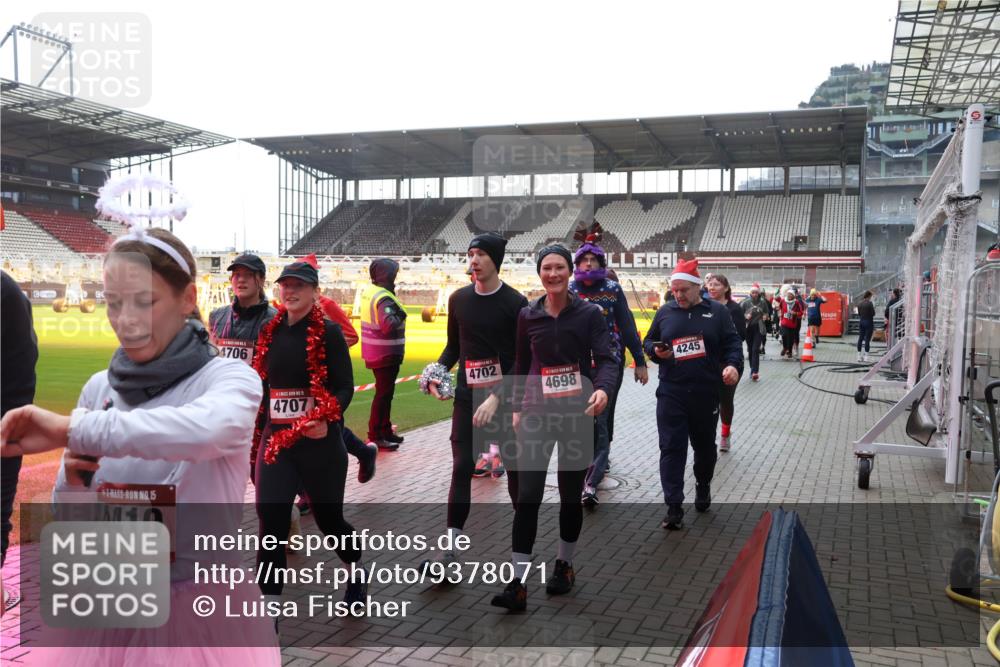 07.12.2025 - St. Pauli X-Mass-Run No. 15 Luisa Fischer http://msf.ph/oto/9378071 07.12.2025 10:28:54 Ziel 15, 4410, 4706, 4707, 4702, 4698, 4245, 412, 1095, 1507, 1742, 1745, 2046, 2051, 2526, 2723, 2912, 2913, 3209, 3218, 3377, 3395, 3412, 3413, 3454, 3472, 3727, 3729, 3730, 3879, 3881, 3883, 4037, 4064, 4065, 4159, 4160, 4189, 4245, 4250, 4344, 4355, 4376, 4380, 4388, 4449, 4450, 4697, 4698, 4700, 4701, 4702, 4704, 4706, 4707, 4708, 4710 meine-sportfotos.de