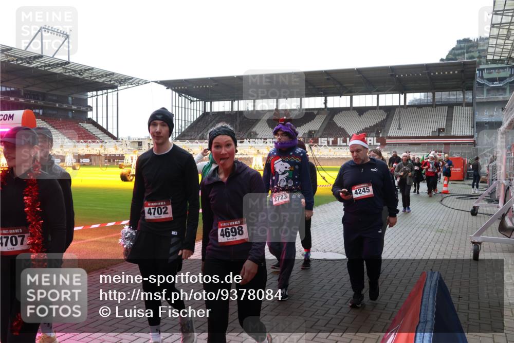 07.12.2025 - St. Pauli X-Mass-Run No. 15 Luisa Fischer http://msf.ph/oto/9378084 07.12.2025 10:28:55 Ziel 15, 4707, 5, 4702, 15, 4698, 2723, 4245, 412, 1095, 1507, 1742, 1745, 2046, 2051, 2526, 2723, 2912, 2913, 3209, 3218, 3377, 3395, 3412, 3413, 3454, 3472, 3727, 3729, 3730, 3879, 3881, 3883, 4037, 4064, 4065, 4159, 4160, 4189, 4245, 4250, 4344, 4355, 4376, 4380, 4388, 4414, 4449, 4450, 4697, 4698, 4700, 4701, 4702, 4704, 4706, 4707, 4708, 4710 meine-sportfotos.de