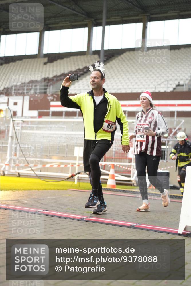 07.12.2025 - St. Pauli X-Mass-Run No. 15 Patografie http://msf.ph/oto/9378088 07.12.2025 10:09:14 Ziel 881, 896, 899, 960, 1718, 3493, 3756, 4113, 4666 meine-sportfotos.de
