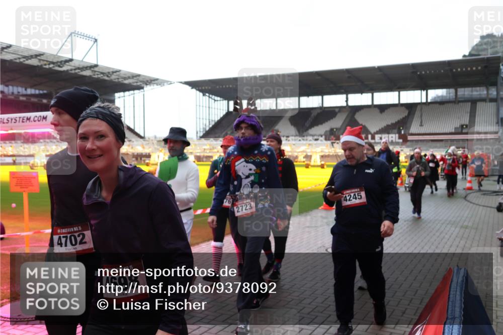 07.12.2025 - St. Pauli X-Mass-Run No. 15 Luisa Fischer http://msf.ph/oto/9378092 07.12.2025 10:28:56 Ziel 15, 4702, 15, 4698, 1, 2723, 4245, 412, 1095, 1507, 1566, 1742, 1745, 2046, 2051, 2397, 2526, 2723, 2912, 2913, 3209, 3218, 3377, 3395, 3412, 3413, 3454, 3472, 3727, 3729, 3730, 3879, 3881, 3883, 4037, 4064, 4065, 4159, 4160, 4189, 4245, 4250, 4344, 4355, 4376, 4380, 4388, 4414, 4446, 4449, 4450, 4697, 4698, 4700, 4701, 4702, 4704, 4706, 4707, 4708, 4710 meine-sportfotos.de