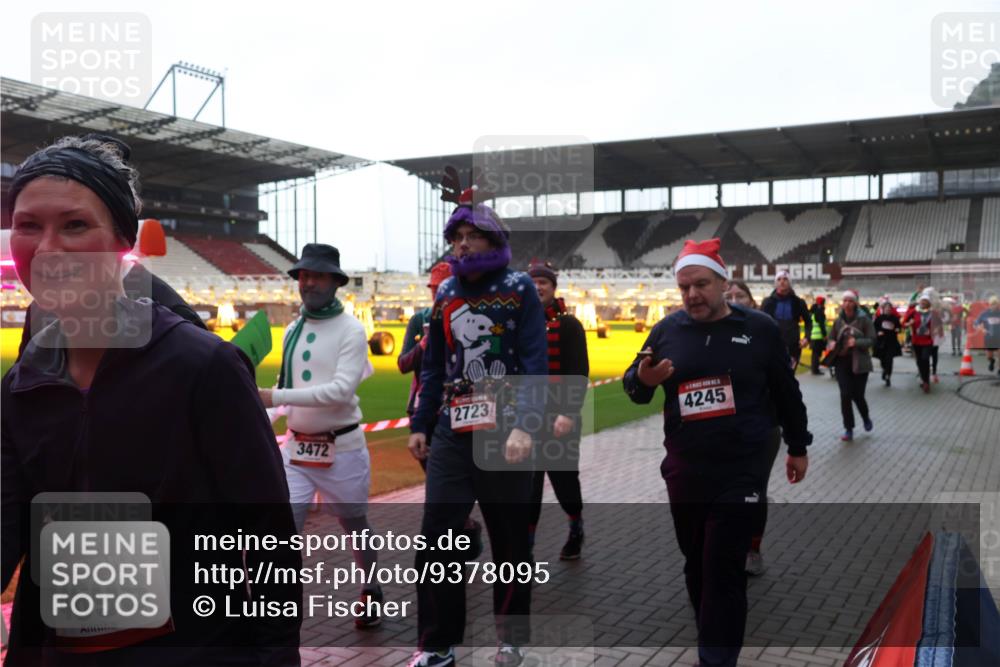 07.12.2025 - St. Pauli X-Mass-Run No. 15 Luisa Fischer http://msf.ph/oto/9378095 07.12.2025 10:28:56 Ziel 15, 4698, 3472, 2723, 4245, 412, 1095, 1507, 1566, 1742, 1745, 2046, 2051, 2397, 2526, 2723, 2912, 2913, 3209, 3218, 3377, 3395, 3412, 3413, 3454, 3472, 3727, 3729, 3730, 3879, 3881, 3883, 4037, 4064, 4065, 4159, 4160, 4189, 4245, 4250, 4344, 4355, 4376, 4380, 4388, 4414, 4446, 4449, 4450, 4697, 4698, 4700, 4701, 4702, 4704, 4706, 4707, 4708, 4710 meine-sportfotos.de
