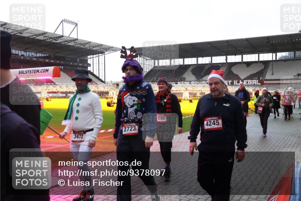 07.12.2025 - St. Pauli X-Mass-Run No. 15 Luisa Fischer http://msf.ph/oto/9378097 07.12.2025 10:28:57 Ziel 3472, 2723, 4380, 4245, 412, 1095, 1507, 1566, 1742, 1745, 2046, 2051, 2397, 2526, 2723, 2912, 2913, 3209, 3218, 3377, 3395, 3412, 3413, 3454, 3472, 3727, 3729, 3730, 3879, 4037, 4064, 4065, 4159, 4160, 4189, 4245, 4250, 4344, 4355, 4376, 4380, 4388, 4414, 4446, 4449, 4450, 4543, 4544, 4697, 4698, 4700, 4701, 4702, 4704, 4706, 4707, 4708, 4710 meine-sportfotos.de