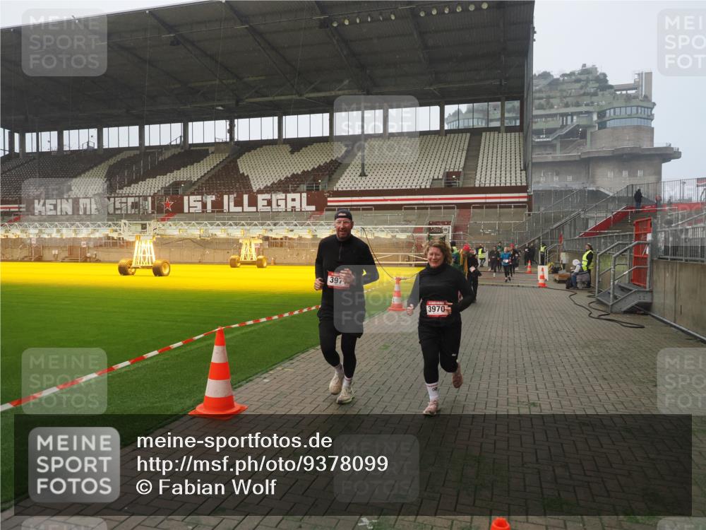 07.12.2025 - St. Pauli X-Mass-Run No. 15 Fabian Wolf http://msf.ph/oto/9378099 07.12.2025 10:06:40 Ziel 150, 562, 1479, 1480, 2129, 3213, 3232, 3330, 3333, 3534, 3535, 3536, 3537, 3970, 3971, 4459 meine-sportfotos.de