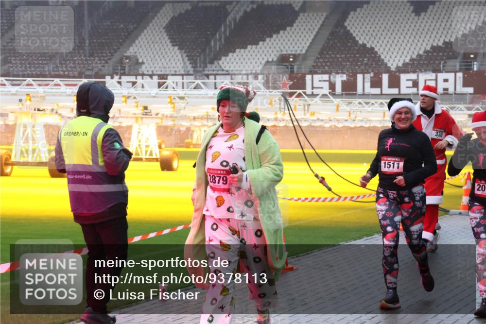 07.12.2025 - St. Pauli X-Mass-Run No. 15 Luisa Fischer http://msf.ph/oto/9378113 07.12.2025 11:09:24 Ziel 15, 2879, 1511, 338, 20, 44, 51, 335, 338, 341, 495, 496, 558, 619, 1110, 1136, 1138, 1140, 1205, 1211, 1260, 1412, xxxx, 1424, 1464, 1491, 1502, 1511, 1574, 1625, 2070, 2259, 2879, 2893, 2898, 4471, 4584, 4819, 4830 meine-sportfotos.de