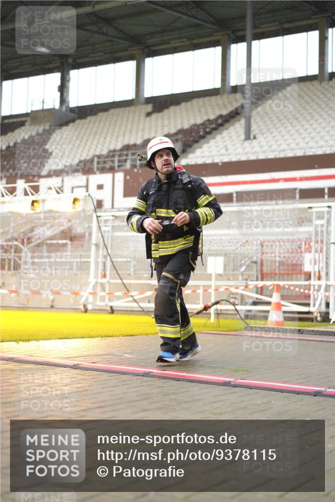 07.12.2025 - St. Pauli X-Mass-Run No. 15 Patografie http://msf.ph/oto/9378115 07.12.2025 10:09:17 Ziel 881, 896, 899, 960, 1243, 1248, 1718, 3493, 3756, 4113, 4666 meine-sportfotos.de