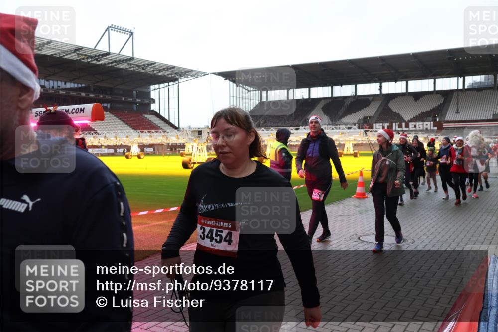 07.12.2025 - St. Pauli X-Mass-Run No. 15 Luisa Fischer http://msf.ph/oto/9378117 07.12.2025 10:28:59 Ziel 30, 15, 3454, 2526, 412, 1095, 1507, 1566, 2046, 2051, 2397, 2526, 2723, 2912, 2913, 3209, 3218, 3377, 3395, 3412, 3413, 3454, 3472, 3727, 3729, 3730, 4037, 4064, 4159, 4160, 4245, 4250, 4344, 4355, 4376, 4380, 4388, 4414, 4446, 4449, 4450, 4543, 4544, 4697, 4698, 4700, 4701, 4702, 4704, 4706, 4707, 4708, 4710 meine-sportfotos.de