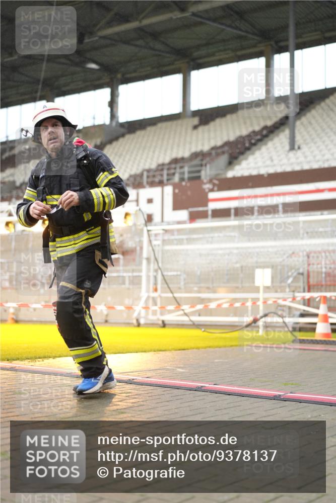 07.12.2025 - St. Pauli X-Mass-Run No. 15 Patografie http://msf.ph/oto/9378137 07.12.2025 10:09:18 Ziel 881, 896, 899, 960, 1243, 1248, 1718, 3493, 3756, 4666 meine-sportfotos.de