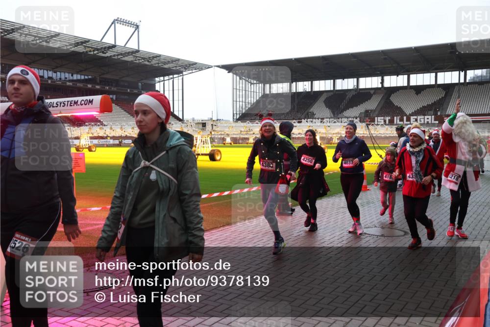 07.12.2025 - St. Pauli X-Mass-Run No. 15 Luisa Fischer http://msf.ph/oto/9378139 07.12.2025 10:29:02 Ziel 526, 4380, 4250, 4037, 3218, 439, 418, 412, 1095, 1308, 1330, 1566, 2046, 2051, 2397, 2526, 2723, 2912, 2913, 3209, 3218, 3377, 3395, 3413, 3454, 3472, 3727, 4037, 4159, 4160, 4245, 4250, 4265, 4291, 4355, 4376, 4380, 4388, 4414, 4446, 4449, 4450, 4543, 4544, 4697, 4698, 4701, 4702, 4706, 4707 meine-sportfotos.de