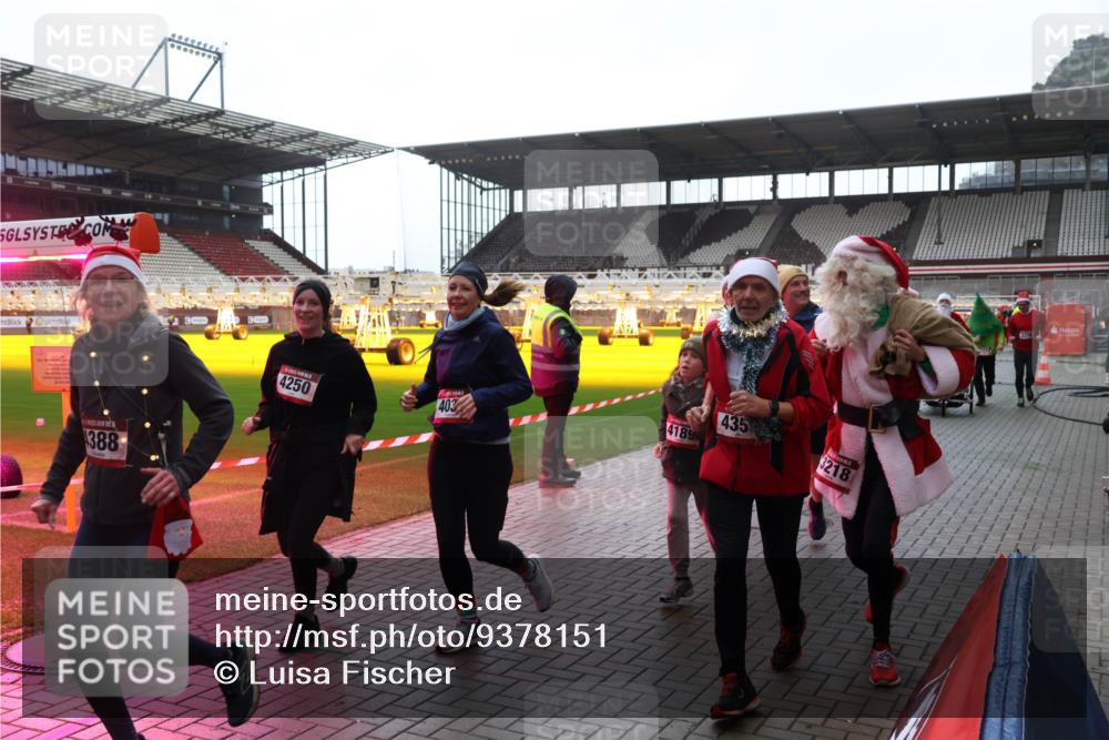 07.12.2025 - St. Pauli X-Mass-Run No. 15 Luisa Fischer http://msf.ph/oto/9378151 07.12.2025 10:29:03 Ziel 388, 4189, 4250, 403, 435, 3218, 412, 1095, 1308, 1330, 1566, 2046, 2051, 2397, 2526, 2723, 2912, 2913, 3209, 3218, 3377, 3395, 3413, 3454, 3472, 4037, 4159, 4160, 4245, 4250, 4265, 4291, 4355, 4376, 4380, 4388, 4414, 4446, 4449, 4450, 4543, 4544, 4697, 4698, 4701, 4702, 4706, 4707 meine-sportfotos.de