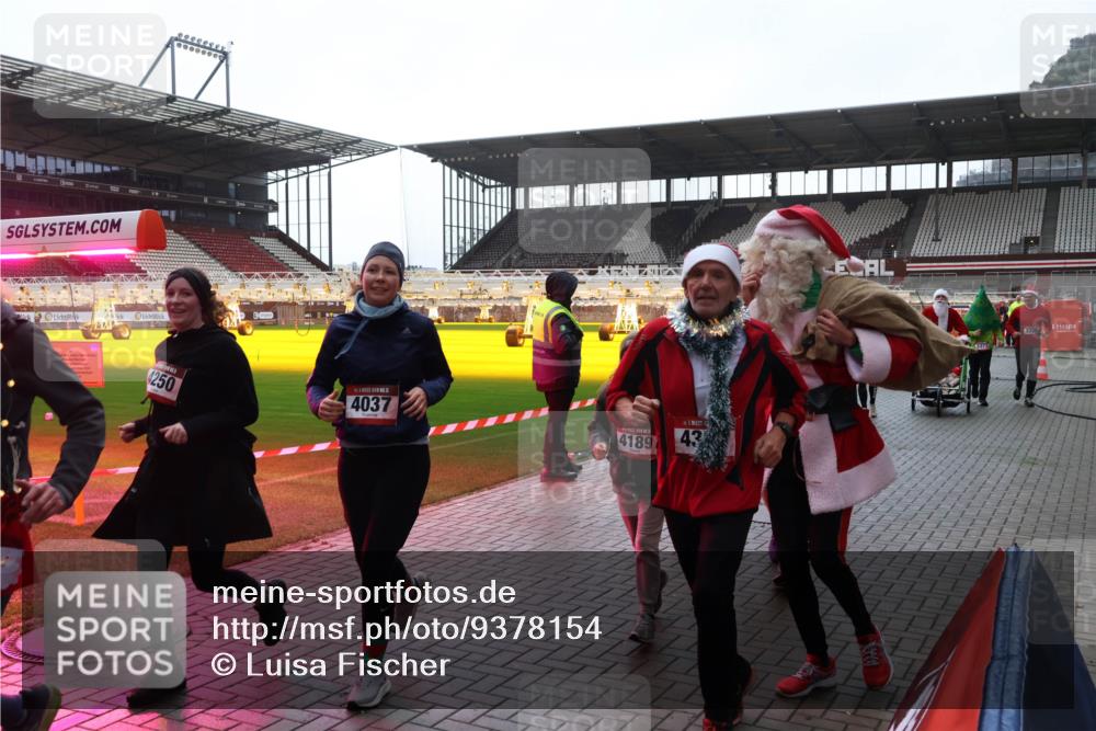 07.12.2025 - St. Pauli X-Mass-Run No. 15 Luisa Fischer http://msf.ph/oto/9378154 07.12.2025 10:29:04 Ziel 4250, 4037, 4189, 43, 3209, 412, 1095, 1308, 1330, 1566, 2046, 2051, 2397, 2526, 2723, 2912, 2913, 3209, 3218, 3377, 3395, 3413, 3454, 3472, 3669, 4037, 4159, 4160, 4245, 4250, 4265, 4291, 4355, 4388, 4414, 4446, 4449, 4450, 4543, 4544, 4697, 4698, 4701, 4702, 4706, 4707 meine-sportfotos.de