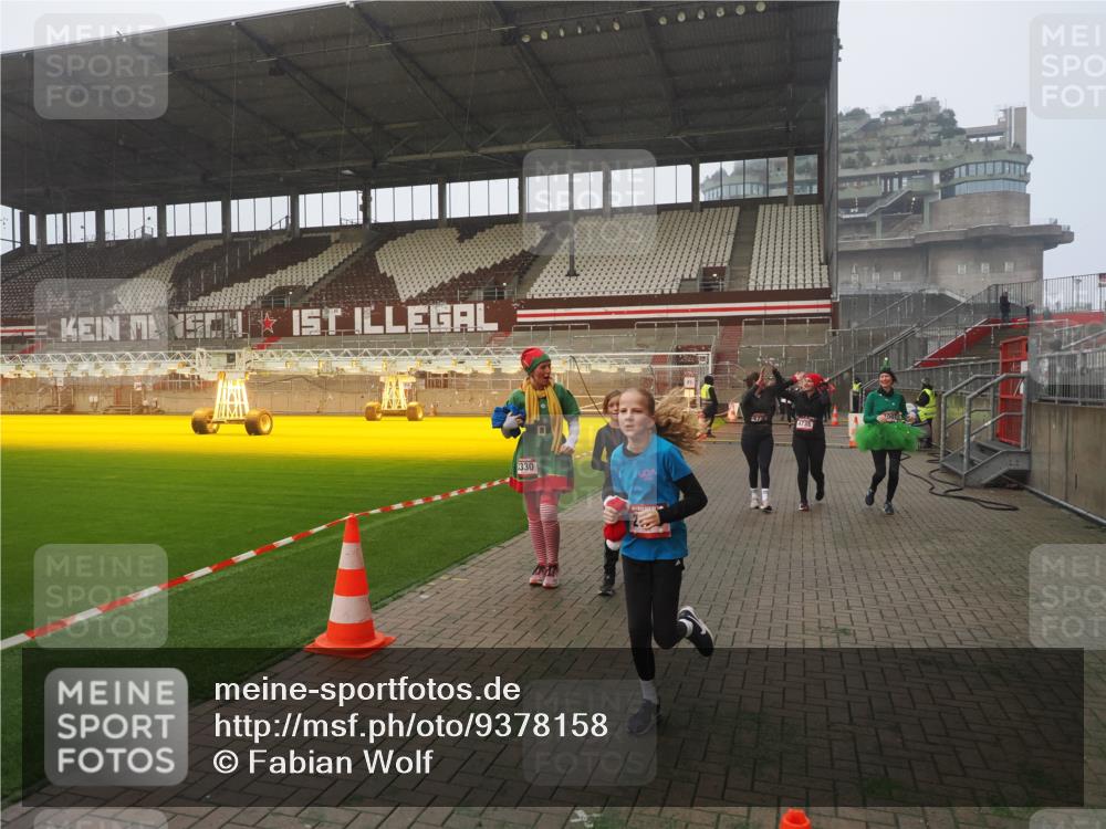 07.12.2025 - St. Pauli X-Mass-Run No. 15 Fabian Wolf http://msf.ph/oto/9378158 07.12.2025 10:06:46 Ziel 150, 217, 867, 1007, 1103, 2129, 3189, 3330, 3333, 3970, 3971, 4735, 4738 meine-sportfotos.de