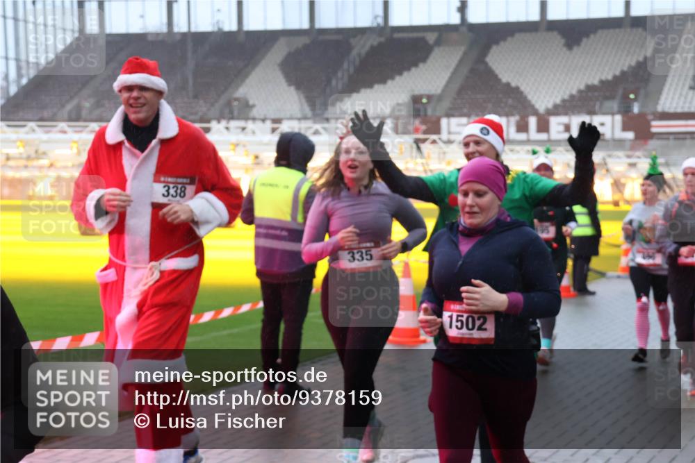 07.12.2025 - St. Pauli X-Mass-Run No. 15 Luisa Fischer http://msf.ph/oto/9378159 07.12.2025 11:09:28 Ziel 338, 335, 1502, 44, 51, 335, 338, 341, 495, 496, 558, 619, 1110, 1136, 1138, 1140, 1205, 1211, 1260, 1412, xxxx, 1464, 1502, 1511, 1574, 2070, 2879, 2898, 4471 meine-sportfotos.de