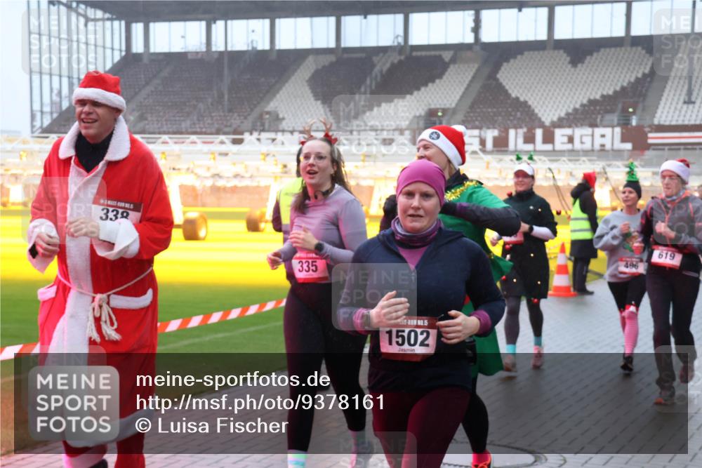 07.12.2025 - St. Pauli X-Mass-Run No. 15 Luisa Fischer http://msf.ph/oto/9378161 07.12.2025 11:09:29 Ziel 339, 335, 15, 1502, 496, 619, 44, 51, 335, 338, 341, 495, 496, 558, 619, 1110, 1136, 1138, 1140, 1205, 1211, 1260, 1412, xxxx, 1464, 1502, 1511, 1574, 2070, 2879, 2898, 4471 meine-sportfotos.de