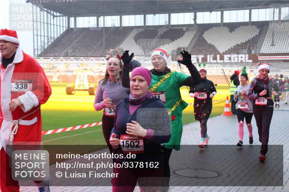 07.12.2025 - St. Pauli X-Mass-Run No. 15 Luisa Fischer http://msf.ph/oto/9378162 07.12.2025 11:09:29 Ziel 15, 338, 33, 15, 1502, 495, 496, 619, 44, 51, 335, 338, 341, 495, 496, 558, 619, 1110, 1136, 1138, 1140, 1205, 1211, 1260, 1412, xxxx, 1464, 1502, 1511, 1574, 2070, 2879, 2898, 4471 meine-sportfotos.de