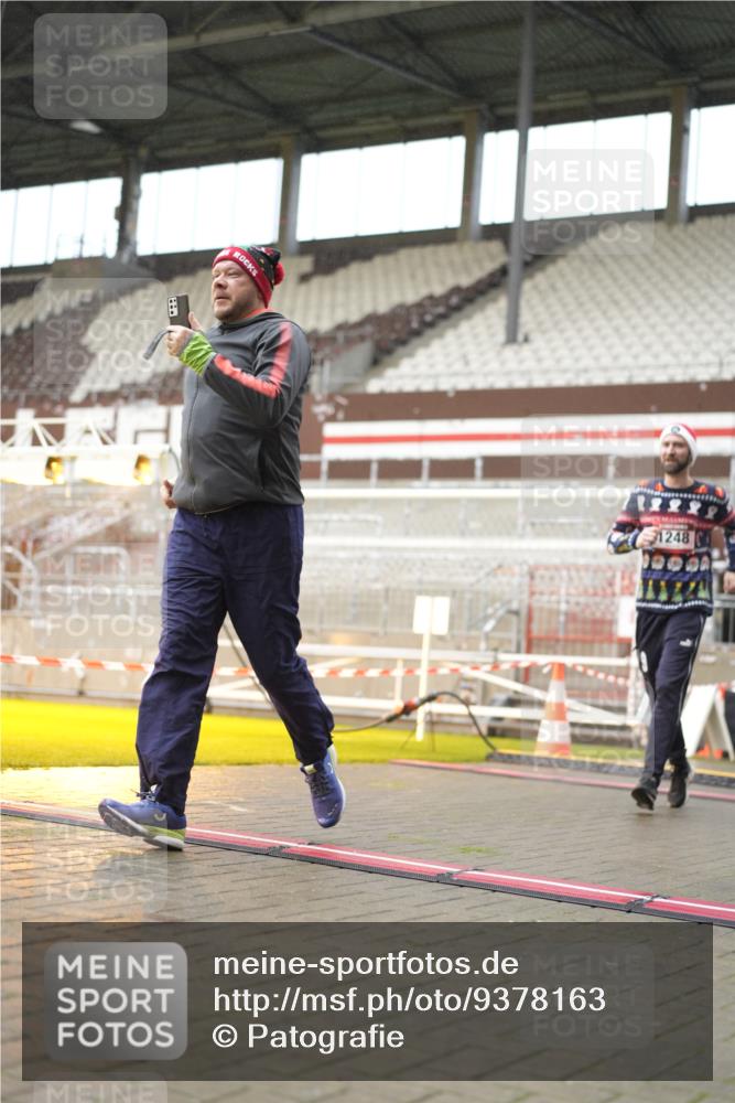 07.12.2025 - St. Pauli X-Mass-Run No. 15 Patografie http://msf.ph/oto/9378163 07.12.2025 10:09:20 Ziel 800, 881, 896, 899, 960, 1243, 1248, 1718, 3493, 3756 meine-sportfotos.de