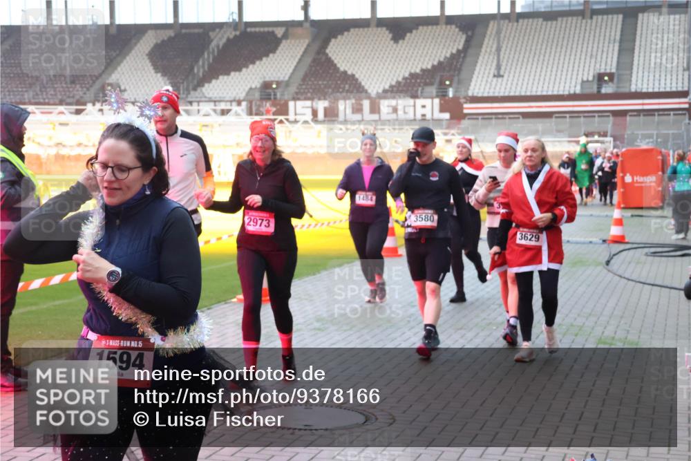 07.12.2025 - St. Pauli X-Mass-Run No. 15 Luisa Fischer http://msf.ph/oto/9378166 07.12.2025 10:03:48 Ziel 15, 1594, 2973, 1484, 3580, 3629, 177, 213, 214, 358, 442, 443, 460, 936, 940, 943, 956, 963, 965, 984, 1023, 1118, 1263, 1264, 1484, 1486, 1506, 1594, 1888, 2002, 2380, 2505, 2682, 2973, 2975, 3334, 3417, 4193, 4239, 4660, 4667, 4679, 4680 meine-sportfotos.de