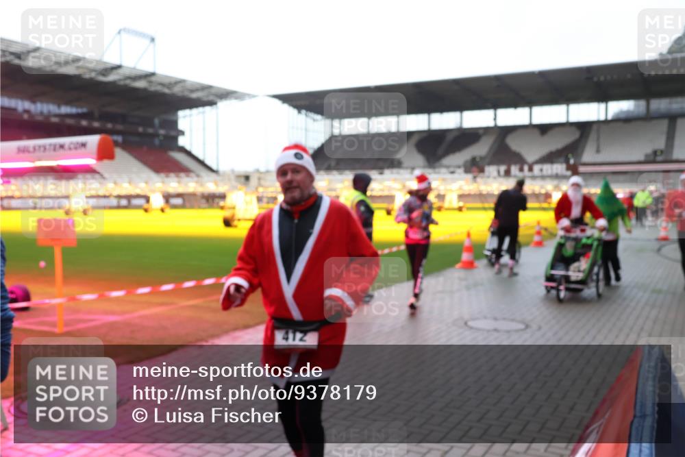 07.12.2025 - St. Pauli X-Mass-Run No. 15 Luisa Fischer http://msf.ph/oto/9378179 07.12.2025 10:29:06 Ziel 412, 412, 1095, 1308, 1330, 1566, 2046, 2051, 2397, 2526, 2723, 2912, 2913, 3209, 3218, 3377, 3395, 3413, 3454, 3472, 3669, 4037, 4073, 4245, 4250, 4265, 4291, 4355, 4388, 4414, 4446, 4449, 4450, 4543, 4544, 4697, 4698, 4701, 4702, 4706, 4707 meine-sportfotos.de