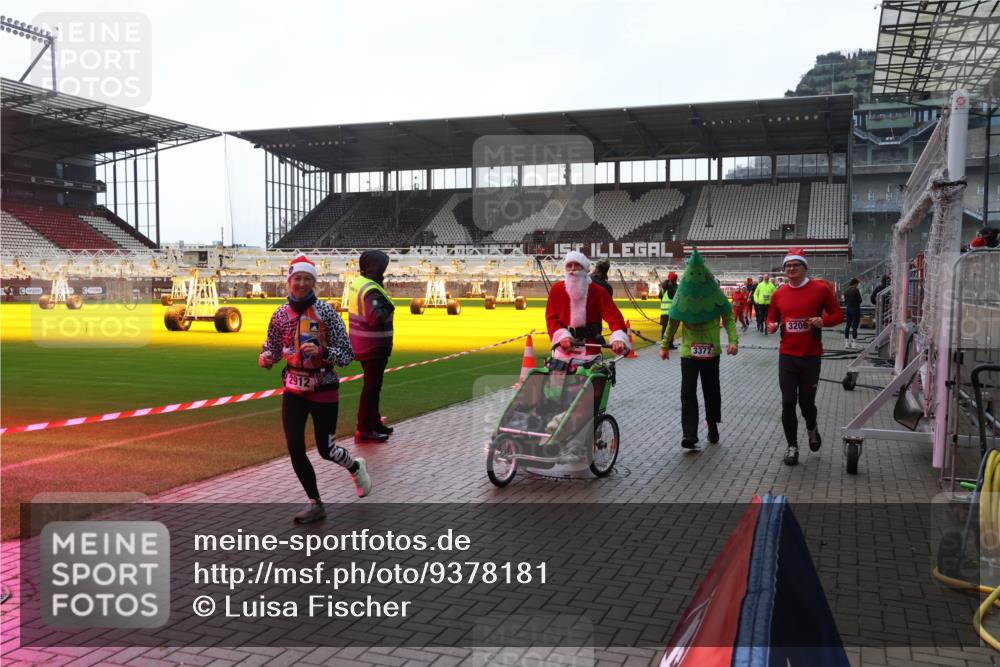 07.12.2025 - St. Pauli X-Mass-Run No. 15 Luisa Fischer http://msf.ph/oto/9378181 07.12.2025 10:29:08 Ziel 2912, 3377, 3209, 412, 1095, 1308, 1330, 1566, 2046, 2051, 2397, 2526, 2723, 2912, 2913, 3209, 3218, 3377, 3395, 3413, 3454, 3472, 3669, 4037, 4073, 4245, 4250, 4265, 4291, 4355, 4388, 4414, 4446, 4449, 4450, 4543, 4544, 4697, 4698, 4701, 4702, 4706, 4707 meine-sportfotos.de