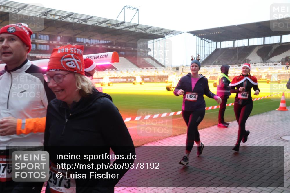 07.12.2025 - St. Pauli X-Mass-Run No. 15 Luisa Fischer http://msf.ph/oto/9378192 07.12.2025 10:03:51 Ziel 75, 2973, 1484, 1486, 177, 185, 213, 214, 358, 399, 442, 443, 460, 936, 940, 943, 956, 963, 965, 984, 1023, 1118, 1263, 1264, 1394, 1484, 1486, 1506, 1594, 1888, 2002, 2366, 2380, 2505, 2682, 2973, 2975, 3334, 3417, 3734, 4193, 4239, 4660, 4667, 4679, 4680 meine-sportfotos.de