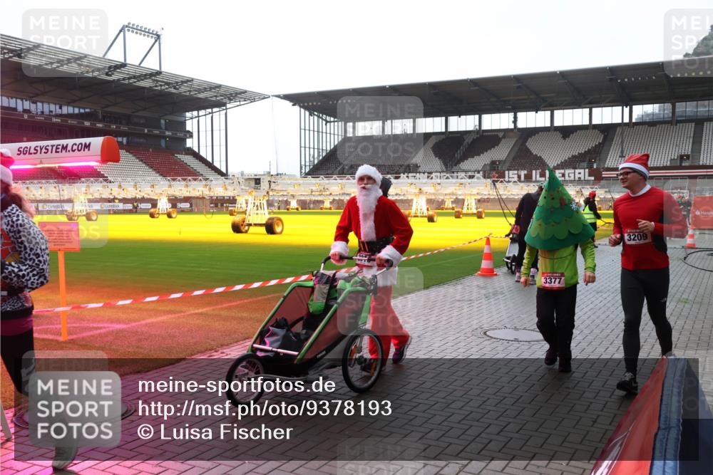 07.12.2025 - St. Pauli X-Mass-Run No. 15 Luisa Fischer http://msf.ph/oto/9378193 07.12.2025 10:29:09 Ziel 3377, 3209, 412, 1095, 1308, 1330, 1566, 2046, 2051, 2397, 2526, 2723, 2912, 2913, 3209, 3218, 3377, 3395, 3454, 3472, 3669, 4037, 4073, 4245, 4250, 4265, 4291, 4355, 4388, 4414, 4446, 4449, 4450, 4543, 4544, 4698, 4701, 4702, 4706, 4707 meine-sportfotos.de