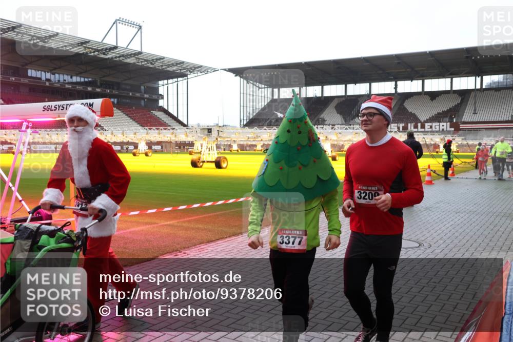 07.12.2025 - St. Pauli X-Mass-Run No. 15 Luisa Fischer http://msf.ph/oto/9378206 07.12.2025 10:29:10 Ziel 15, 3377, 15, 3209, 412, 1095, 1308, 1330, 1566, 2046, 2051, 2397, 2526, 2723, 2874, 2912, 2913, 3209, 3218, 3377, 3454, 3472, 3669, 4037, 4073, 4250, 4265, 4291, 4355, 4388, 4414, 4446, 4449, 4450, 4543, 4544, 4698, 4702, 4707 meine-sportfotos.de
