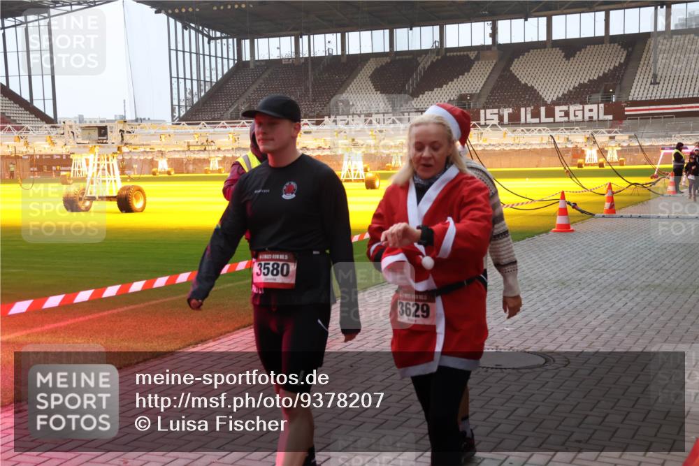 07.12.2025 - St. Pauli X-Mass-Run No. 15 Luisa Fischer http://msf.ph/oto/9378207 07.12.2025 10:03:53 Ziel 5, 3580, 3629, 177, 185, 213, 214, 358, 399, 460, 940, 956, 963, 965, 984, 1023, 1118, 1263, 1264, 1307, 1394, 1425, 1484, 1486, 1506, 1594, 1888, 2002, 2366, 2380, 2505, 2682, 2973, 2975, 3334, 3417, 3734, 4193, 4239, 4660, 4667, 4679, 4680 meine-sportfotos.de