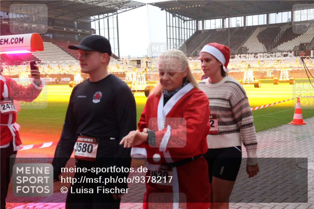 07.12.2025 - St. Pauli X-Mass-Run No. 15 Luisa Fischer http://msf.ph/oto/9378217 07.12.2025 10:03:54 Ziel 2472, 3580, 3629, 15, 2, 177, 185, 213, 214, 358, 399, 460, 940, 956, 963, 965, 984, 1023, 1118, 1263, 1264, 1307, 1394, 1425, 1484, 1486, 1506, 1594, 1888, 2002, 2366, 2380, 2505, 2682, 2973, 2975, 3334, 3734, 4193, 4239, 4660, 4667, 4679, 4680 meine-sportfotos.de