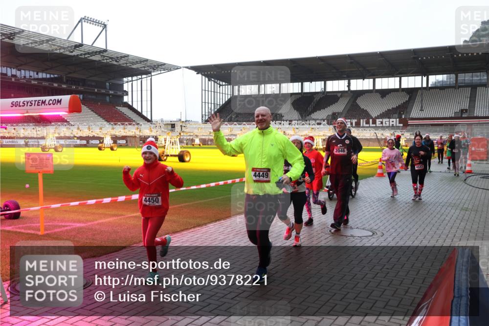 07.12.2025 - St. Pauli X-Mass-Run No. 15 Luisa Fischer http://msf.ph/oto/9378221 07.12.2025 10:29:18 Ziel 4450, 4449, 2046, 4543, 161, 165, 412, 1095, 1308, 1330, 1566, 2046, 2051, 2397, 2874, 2912, 2913, 3209, 3218, 3299, 3377, 3669, 3938, 3942, 4037, 4073, 4250, 4265, 4291, 4355, 4388, 4414, 4446, 4449, 4450, 4543, 4544 meine-sportfotos.de