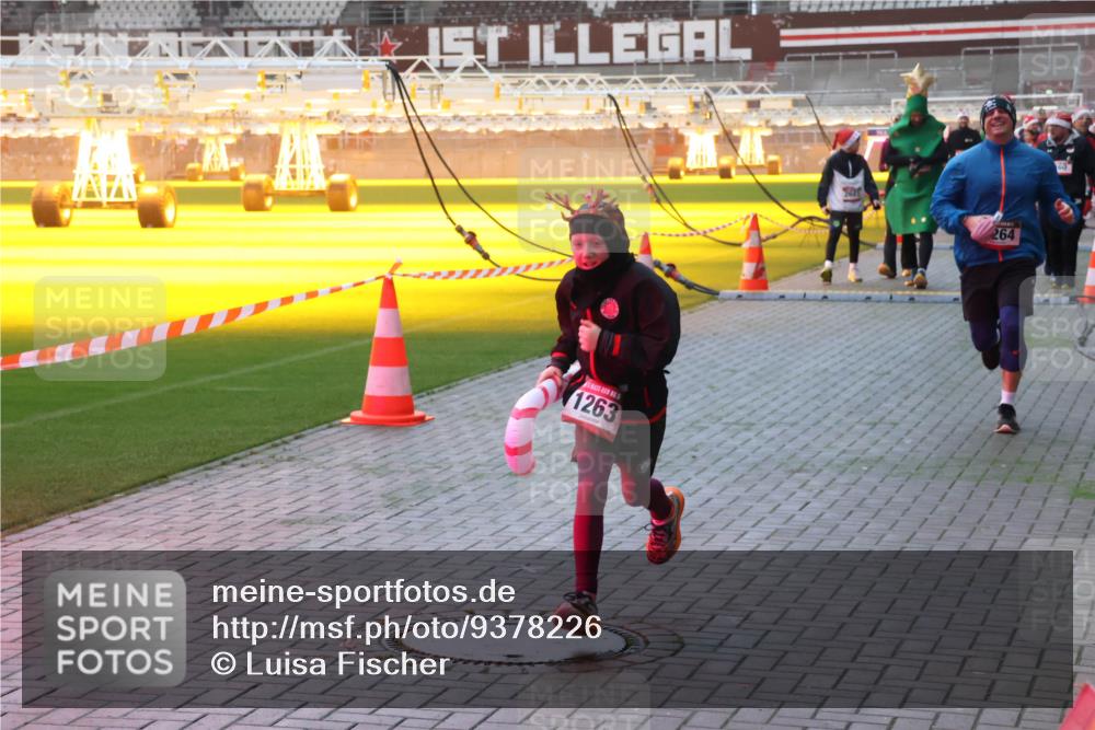 07.12.2025 - St. Pauli X-Mass-Run No. 15 Luisa Fischer http://msf.ph/oto/9378226 07.12.2025 10:04:00 Ziel 1263, 264, 185, 213, 214, 358, 399, 460, 940, 963, 965, 984, 1023, 1118, 1263, 1264, 1307, 1394, 1425, 1484, 1486, 1506, 1594, 1888, 2002, 2366, 2380, 2682, 2973, 2975, 3334, 3337, 3734, 4151, 4193, 4239, 4660, 4667, 4679, 4680 meine-sportfotos.de