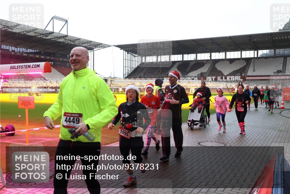 07.12.2025 - St. Pauli X-Mass-Run No. 15 Luisa Fischer http://msf.ph/oto/9378231 07.12.2025 10:29:19 Ziel 4449, 1095, 051, 2046, 4543, 161, 165, 412, 1095, 1308, 1330, 1566, 2046, 2051, 2397, 2874, 2912, 2913, 3209, 3218, 3299, 3377, 3669, 3938, 3942, 4037, 4073, 4250, 4265, 4291, 4355, 4388, 4414, 4446, 4449, 4450, 4543, 4544 meine-sportfotos.de