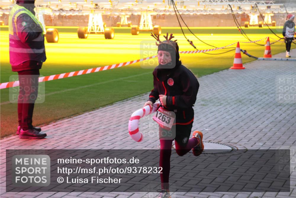 07.12.2025 - St. Pauli X-Mass-Run No. 15 Luisa Fischer http://msf.ph/oto/9378232 07.12.2025 10:04:01 Ziel 15, 1263, 185, 213, 214, 358, 399, 460, 940, 963, 965, 984, 1023, 1118, 1263, 1264, 1307, 1394, 1425, 1484, 1486, 1506, 1594, 1888, 2002, 2366, 2380, 2682, 2973, 2975, 3334, 3337, 3519, 3734, 4151, 4193, 4239, 4660, 4667, 4679, 4680 meine-sportfotos.de