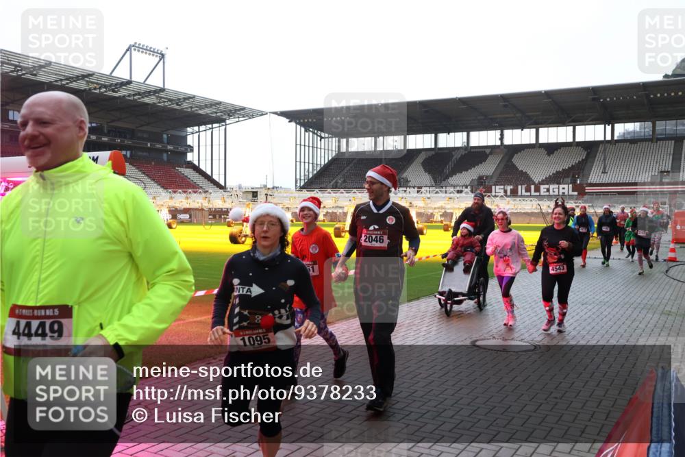 07.12.2025 - St. Pauli X-Mass-Run No. 15 Luisa Fischer http://msf.ph/oto/9378233 07.12.2025 10:29:20 Ziel 15, 4449, 51, 2046, 5, 1095, 4543, 161, 165, 412, 1095, 1308, 1330, 1566, 2046, 2051, 2397, 2874, 2912, 2913, 3209, 3218, 3299, 3377, 3669, 3938, 3942, 4037, 4073, 4250, 4265, 4291, 4355, 4388, 4414, 4446, 4449, 4450, 4543, 4544 meine-sportfotos.de