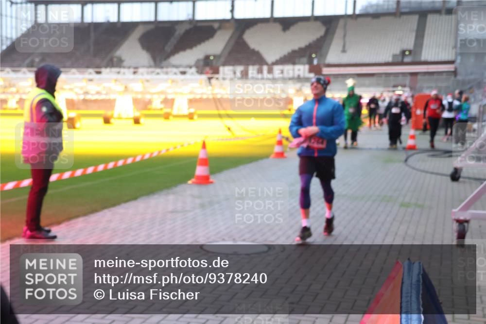 07.12.2025 - St. Pauli X-Mass-Run No. 15 Luisa Fischer http://msf.ph/oto/9378240 07.12.2025 10:04:02 Ziel 185, 213, 214, 358, 399, 460, 626, 628, 940, 963, 965, 984, 1023, 1118, 1263, 1264, 1307, 1394, 1425, 1484, 1486, 1506, 1594, 1888, 2002, 2110, 2112, 2366, 2380, 2682, 2973, 2975, 3334, 3337, 3519, 3734, 4151, 4193, 4239, 4660, 4667, 4679, 4680 meine-sportfotos.de
