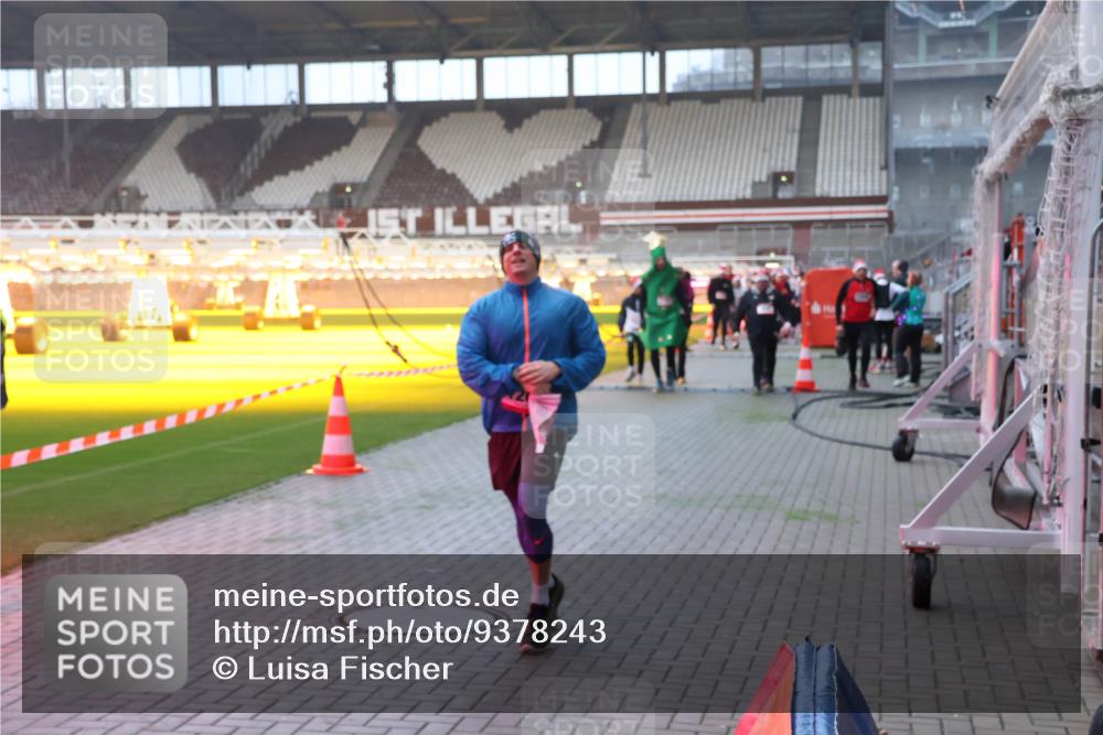 07.12.2025 - St. Pauli X-Mass-Run No. 15 Luisa Fischer http://msf.ph/oto/9378243 07.12.2025 10:04:02 Ziel 185, 213, 214, 358, 399, 460, 626, 628, 940, 963, 965, 984, 1023, 1118, 1263, 1264, 1307, 1394, 1425, 1484, 1486, 1506, 1594, 1888, 2002, 2110, 2112, 2366, 2380, 2682, 2973, 2975, 3334, 3337, 3519, 3734, 4151, 4193, 4239, 4660, 4667, 4679, 4680 meine-sportfotos.de