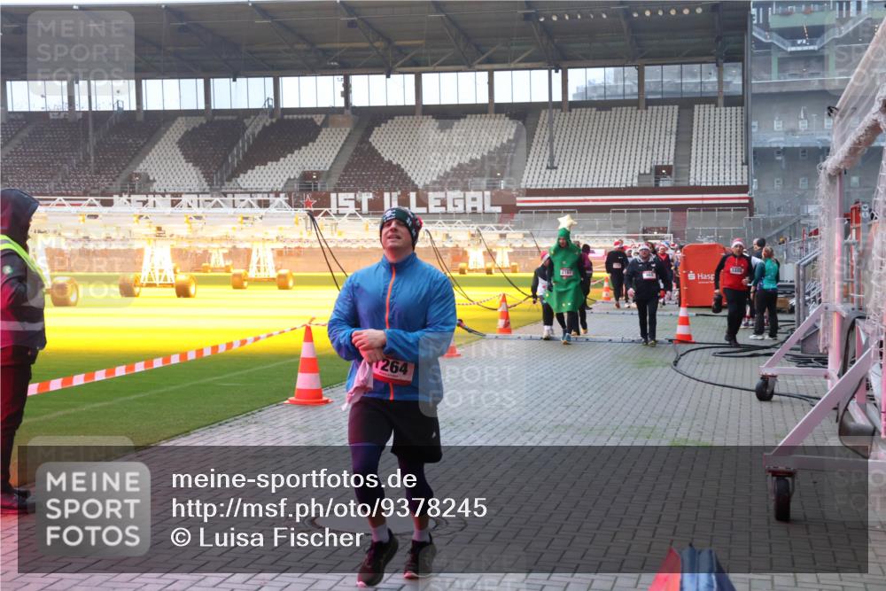07.12.2025 - St. Pauli X-Mass-Run No. 15 Luisa Fischer http://msf.ph/oto/9378245 07.12.2025 10:04:02 Ziel 264, 2167, 188, 185, 213, 214, 358, 399, 460, 626, 628, 940, 963, 965, 984, 1023, 1118, 1263, 1264, 1307, 1394, 1425, 1484, 1486, 1506, 1594, 1888, 2002, 2110, 2112, 2366, 2380, 2682, 2973, 2975, 3334, 3337, 3519, 3734, 4151, 4193, 4239, 4660, 4667, 4679, 4680 meine-sportfotos.de
