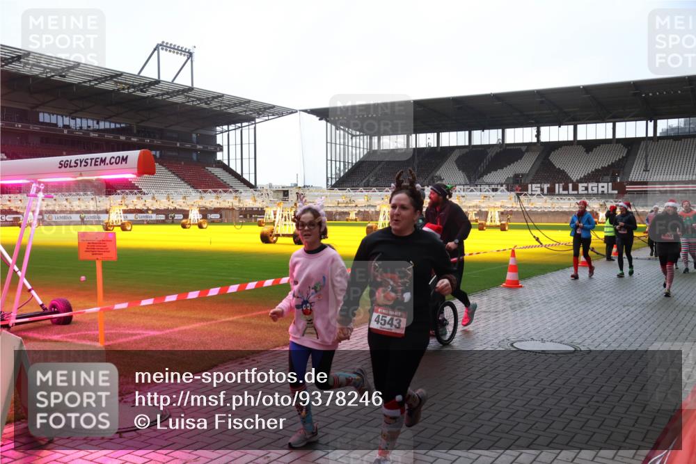 07.12.2025 - St. Pauli X-Mass-Run No. 15 Luisa Fischer http://msf.ph/oto/9378246 07.12.2025 10:29:22 Ziel 4543, 65, 161, 165, 412, 1095, 1308, 1330, 1566, 2046, 2051, 2397, 2874, 2912, 2913, 3209, 3218, 3299, 3377, 3669, 3938, 3942, 4037, 4073, 4250, 4265, 4291, 4414, 4446, 4449, 4450, 4543, 4544 meine-sportfotos.de